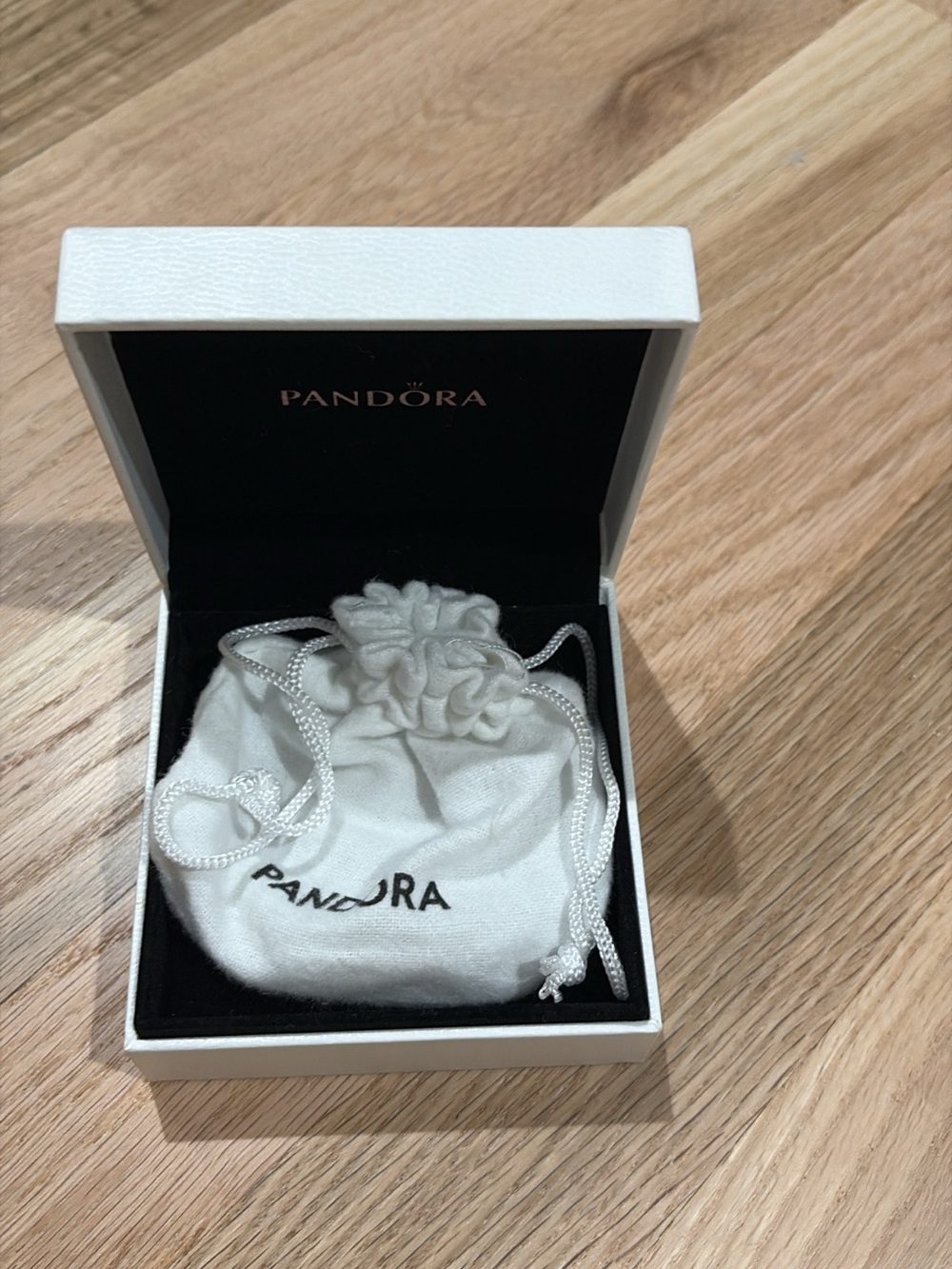 Pandora White Drawstring Jewelry Pouch with Floral Tie